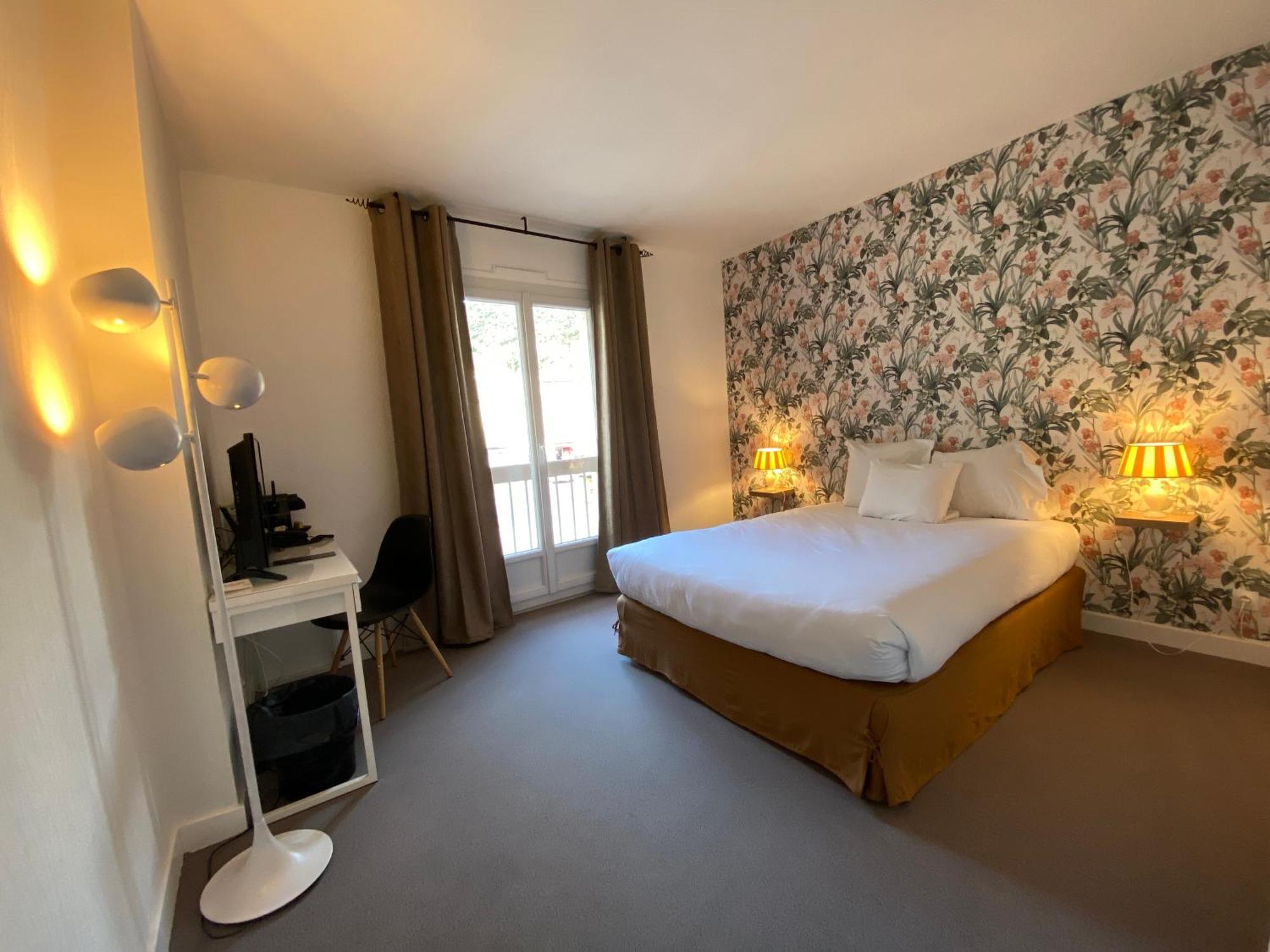 Logis Hotel Medieval, Montelimar Nord Rochemaure Exterior photo