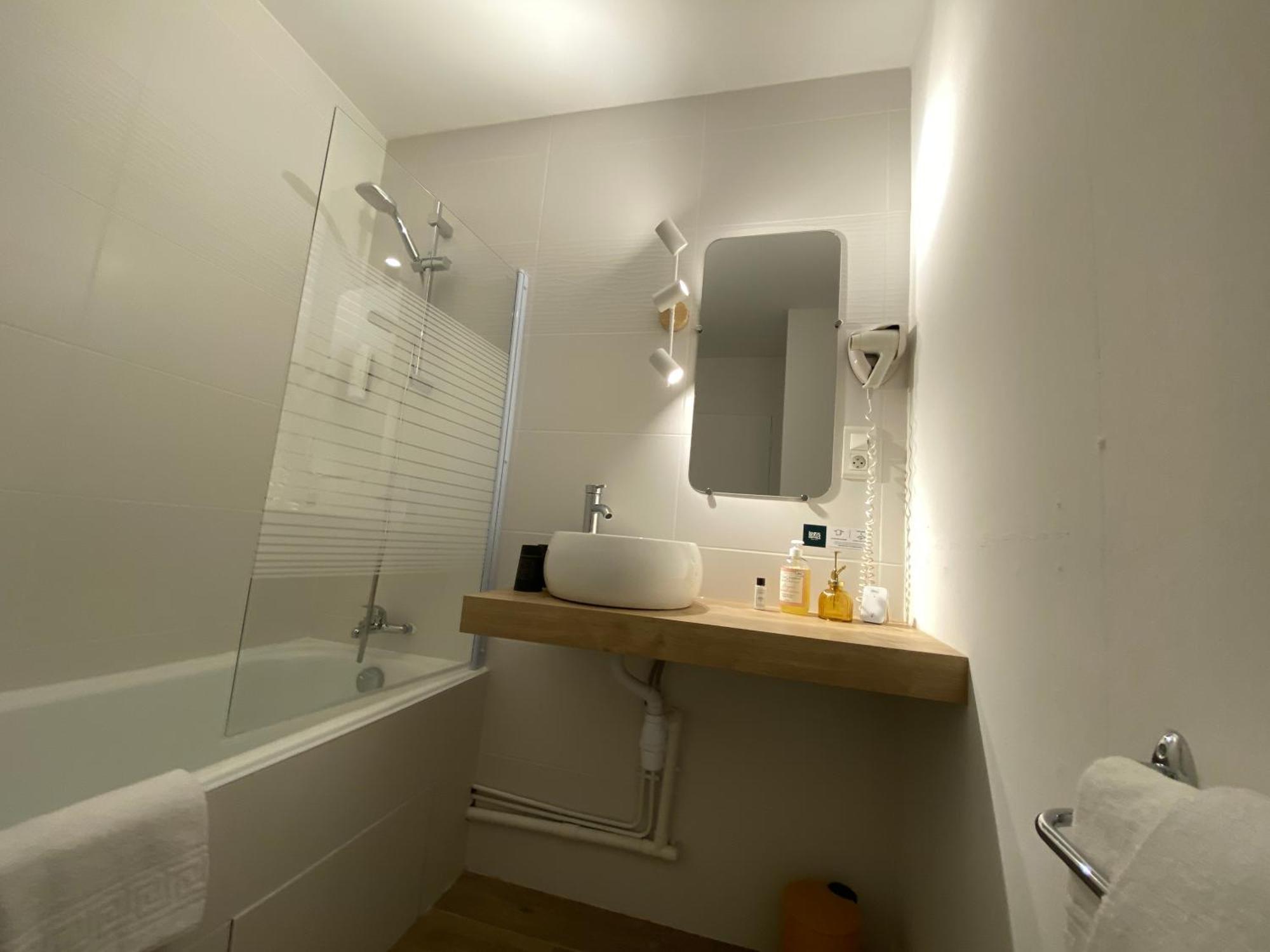 Logis Hotel Medieval, Montelimar Nord Rochemaure Exterior photo