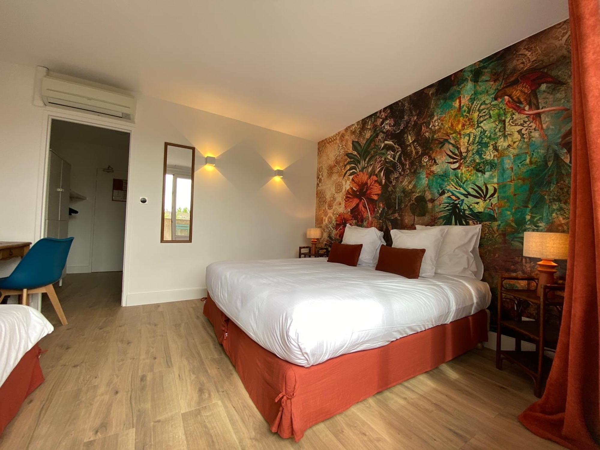 Logis Hotel Medieval, Montelimar Nord Rochemaure Exterior photo