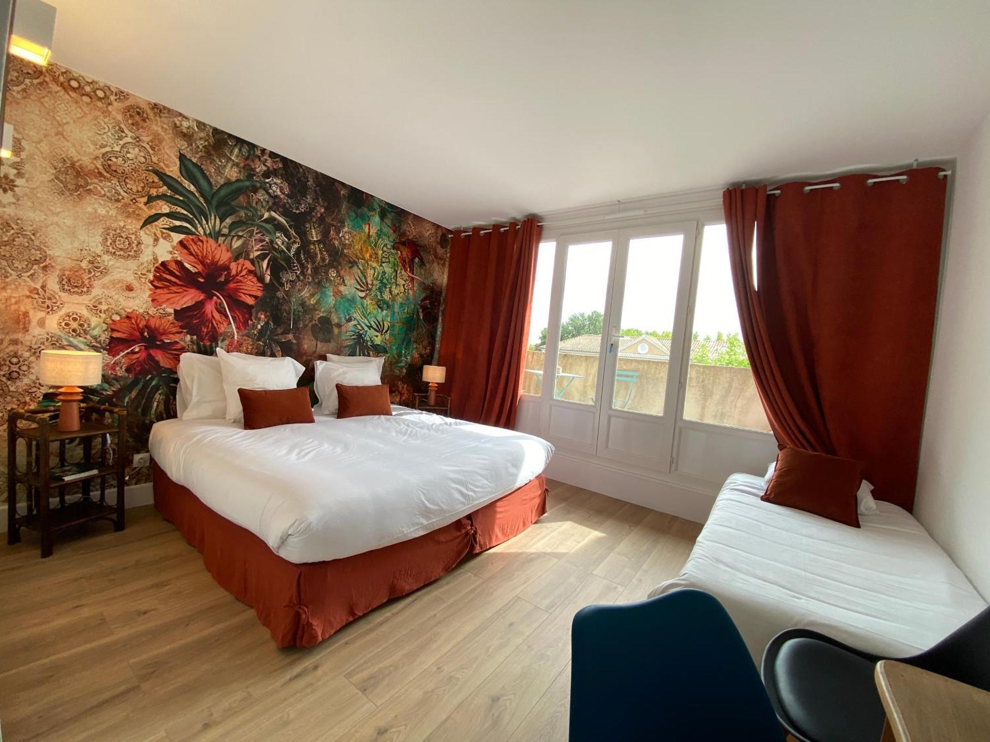 Logis Hotel Medieval, Montelimar Nord Rochemaure Exterior photo